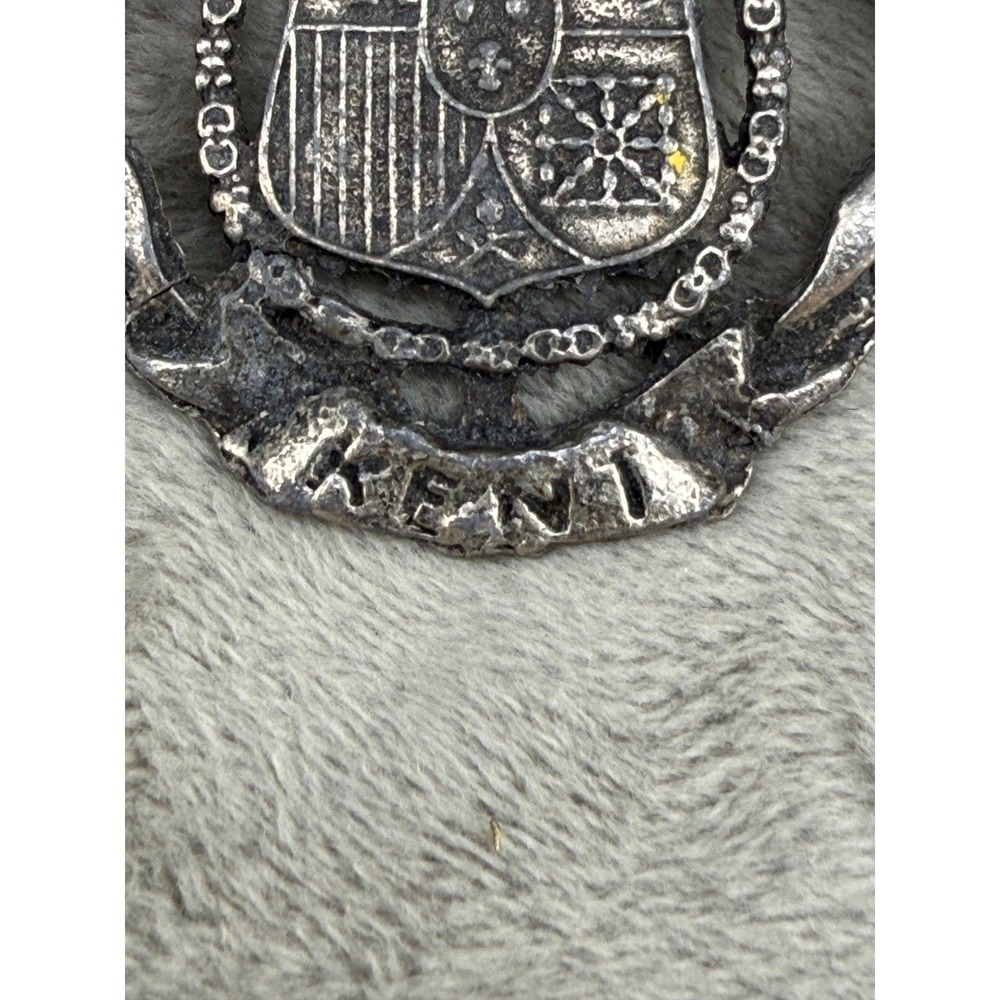 Vintage Estate Pendant Silver Tone Heraldic Kent XIV Coat of Arms Wreath - Picture 2 of 10